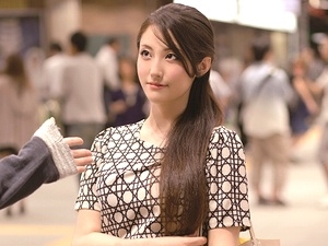 クールビューティな美人妻ナンパ！若くて美しい『人の妻」のアソコに生挿入して中出し！！