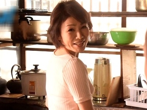 六十路母と近親相姦！母がオナニーしている現場を目撃してしまった息子は感情を抑え切れずに・・・一線越えの母子相姦！内原美智子