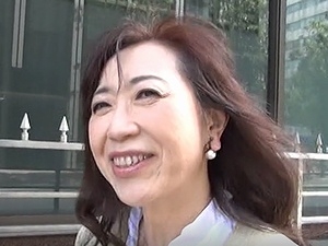 五十路完熟女のエロス！58歳？！若々しく膣内の締まりも良好なオバ様とホテルで会ってハメ撮り！