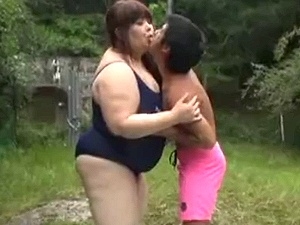 巨漢デブおばさん！ﾌﾞﾖﾝﾌﾞﾖﾝだらしない体の痴女な熟女が野外青姦で乱れまくり中出し！