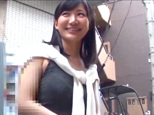 若妻ナンパ！ヤバイ！子連れの超☆可愛らしい幼妻のママさんをGETして中出しハメ撮り！