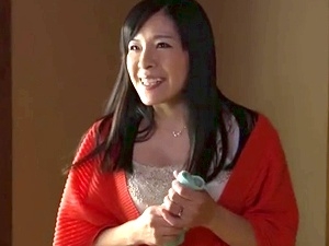 五十路母と子の中出し近親相姦！50歳の清楚でお淑やかなお母さんが息子を溺愛するあまり・・・ 和久井智美