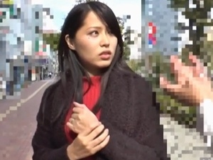 目の下のホクロがチャーミングな人妻ナンパ！電マで濡らして『ナマ』挿入！中出し!!!