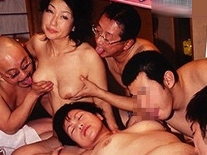 素人！中年夫婦スワッピング！会員制サークルに密着！ヤバイ濃厚乱交！！