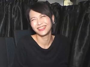 現役エステティシャン人妻ナンパ！「カリスマ」と言う言葉に釣られて付いてきた奥さんに・・・!!!