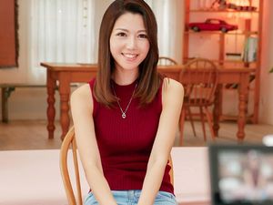 小川華蓮：本物素人妻がAVデビュー初撮り！北欧系クォーター元モデルの美人妻でスタイル抜群！