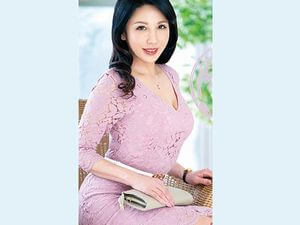 池上冴子の初撮り！五十路(50歳)の美魔女な人妻が降臨！スレンダー巨乳の最高峰マダム！！