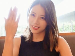 【都月るいさ】レンタル彼女：ただ立ってるだけでエロいお姉さん