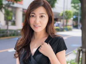 美熟女な四十路(45歳)人妻が夫への復讐とばかりに公開セックスでヨガりまくり！